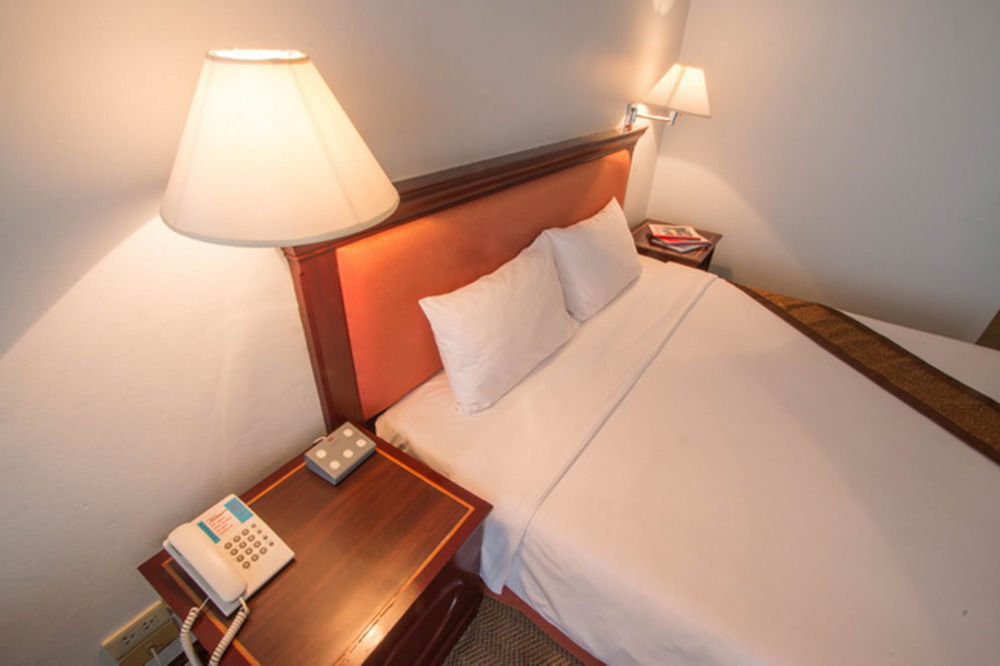 Tai Pan Hotel - Sha Plus Certified Bangkok Eksteriør billede